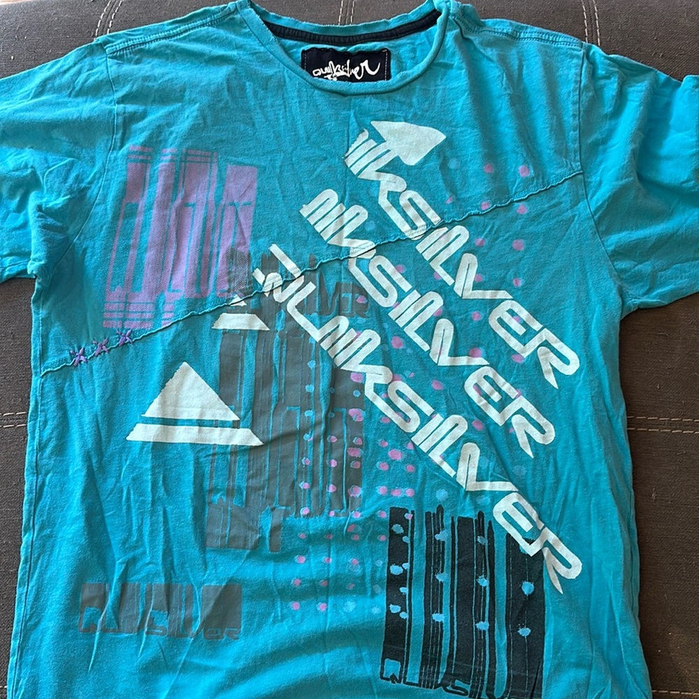 Vintage Quiksilver shirt.  Awesome design from early 2000’s size M